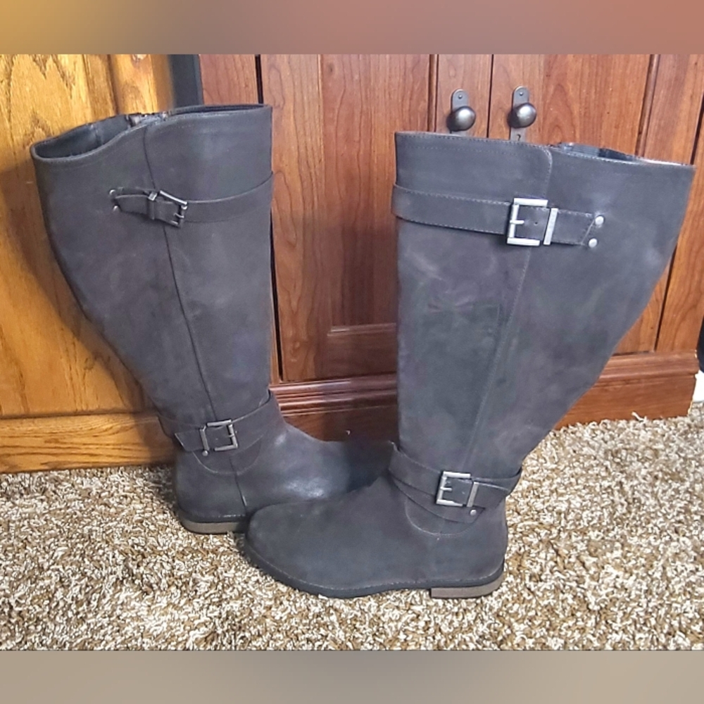NEW Never Worn Torrid buckle tall boots, sz 7.5